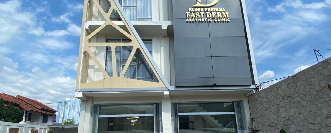 Bagian depan klinik Fast Derm Aesthetic Clinic di Jember