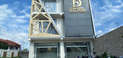 Bagian depan klinik Fast Derm Aesthetic Clinic di Jember